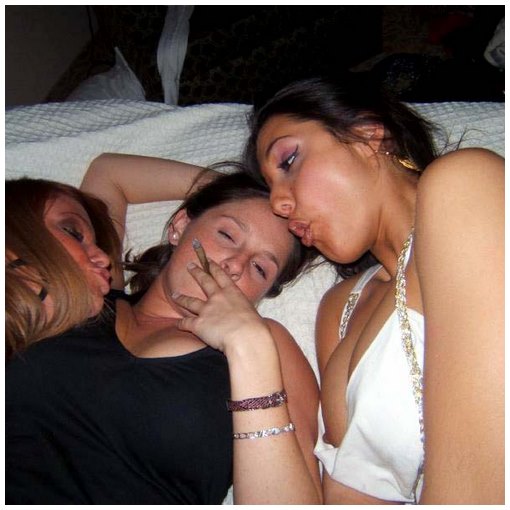 Trio de lesbiennes pour une baise torride